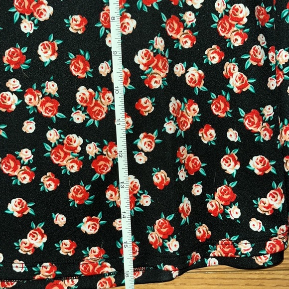 Beautiful skirt-great quality. Comfy as it as great stretch! Nice zipper in back - Picture 6 of 7